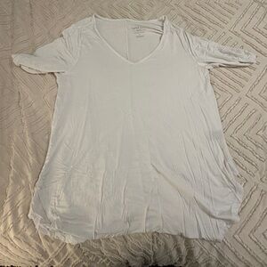 Torrid White tunic style V-Neck Short Sleeve Top